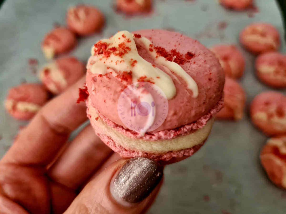 Read more about the article Strawberry Macarons