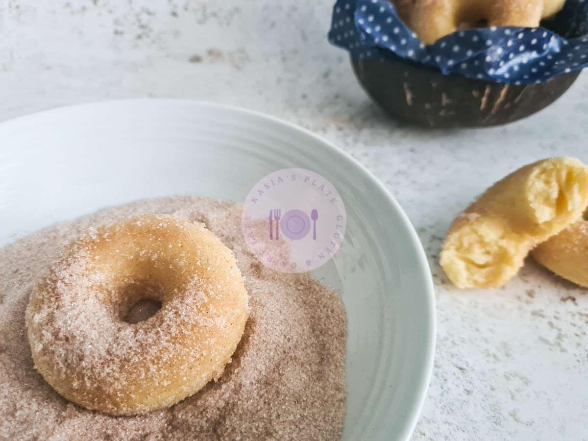 Read more about the article Baked Sugar Cinnamon Doughnuts