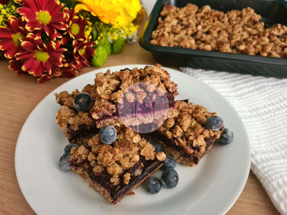 Read more about the article Berry Crumble Bars