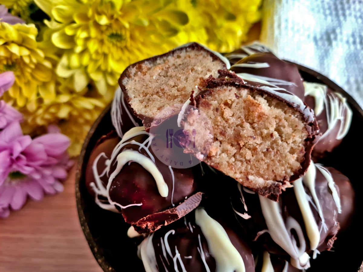 vanilla-cake-truffles-closeup
