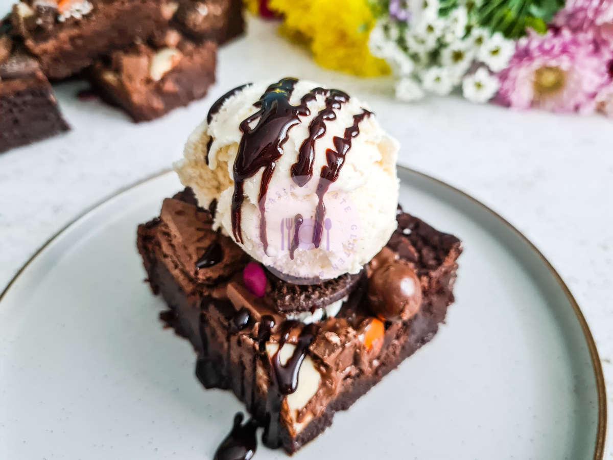 Loaded-vegan-brownie-icecream
