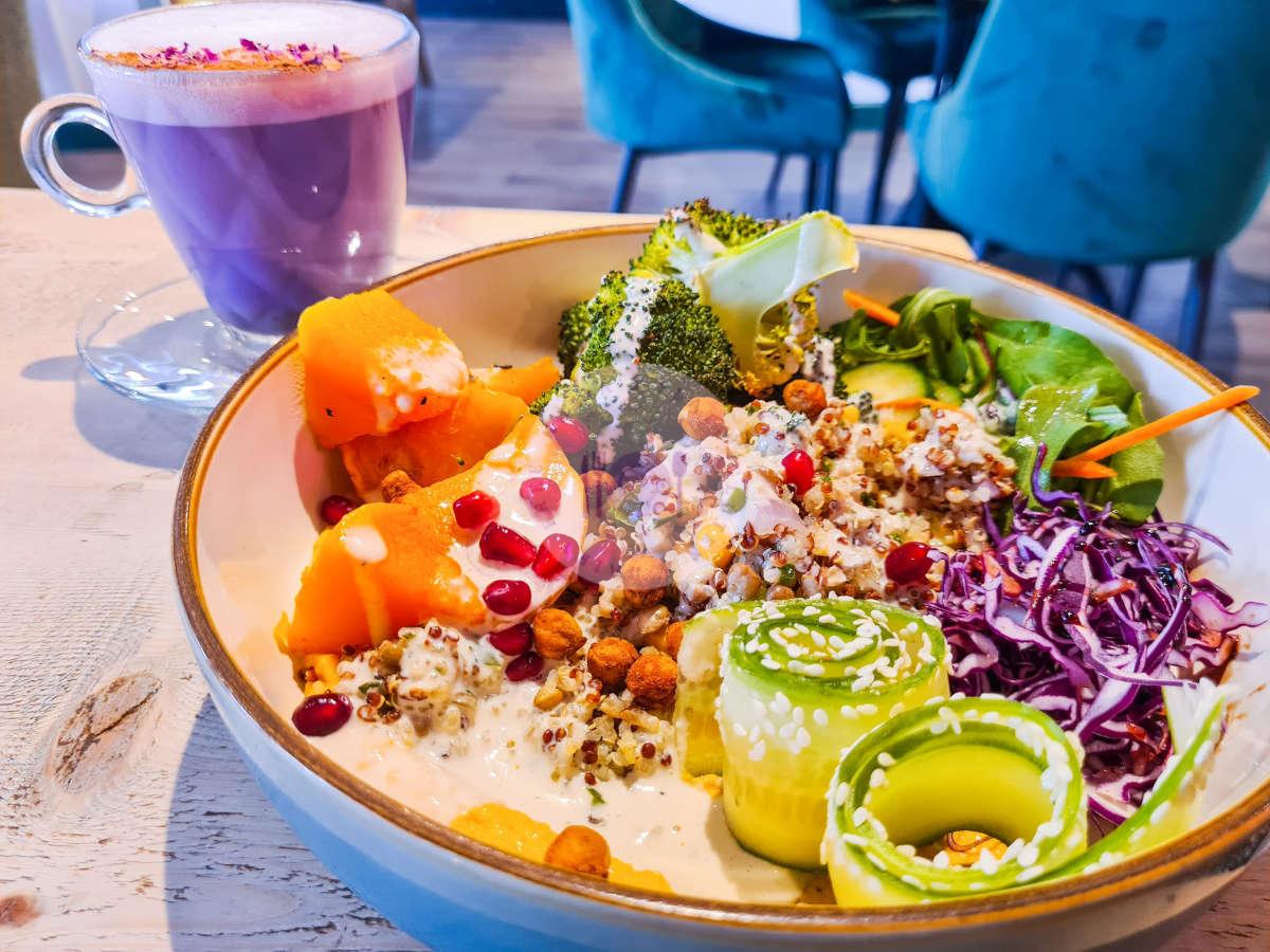 the-vibe-cafe-buddha-bowl