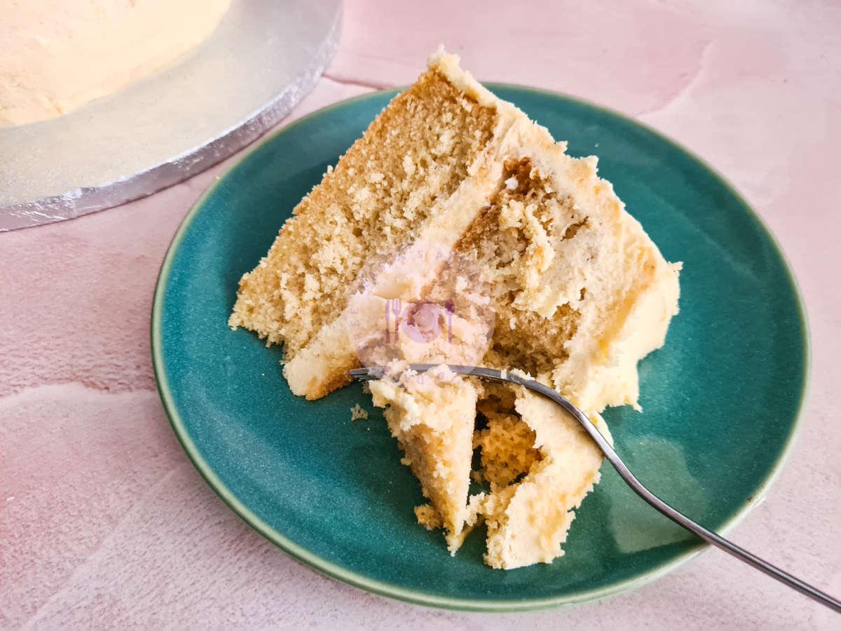 white-chocolate-cake-fork