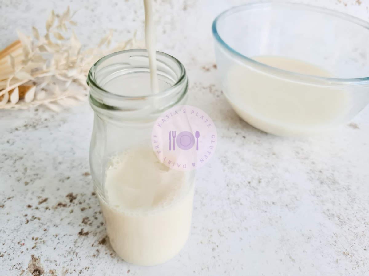 oat-milk-pour