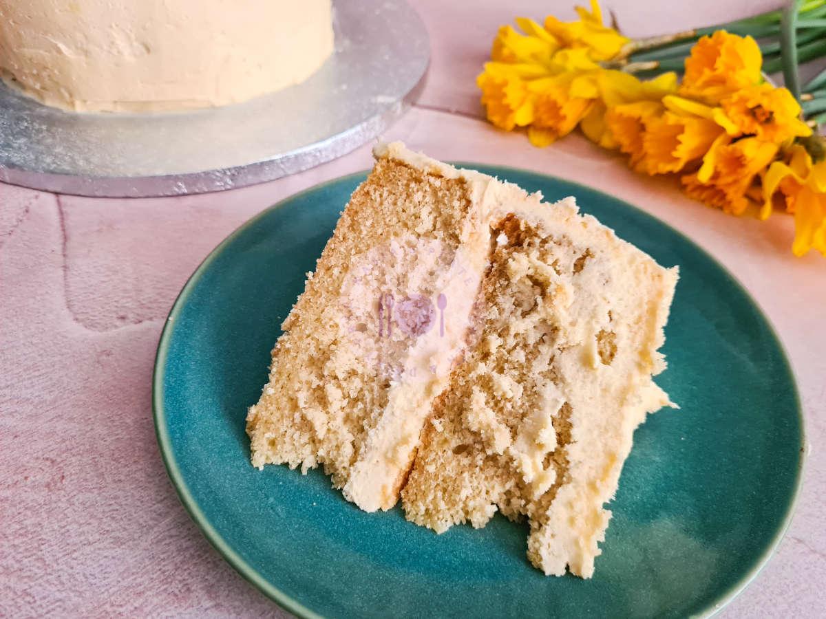 white-chocolate-cake-slice