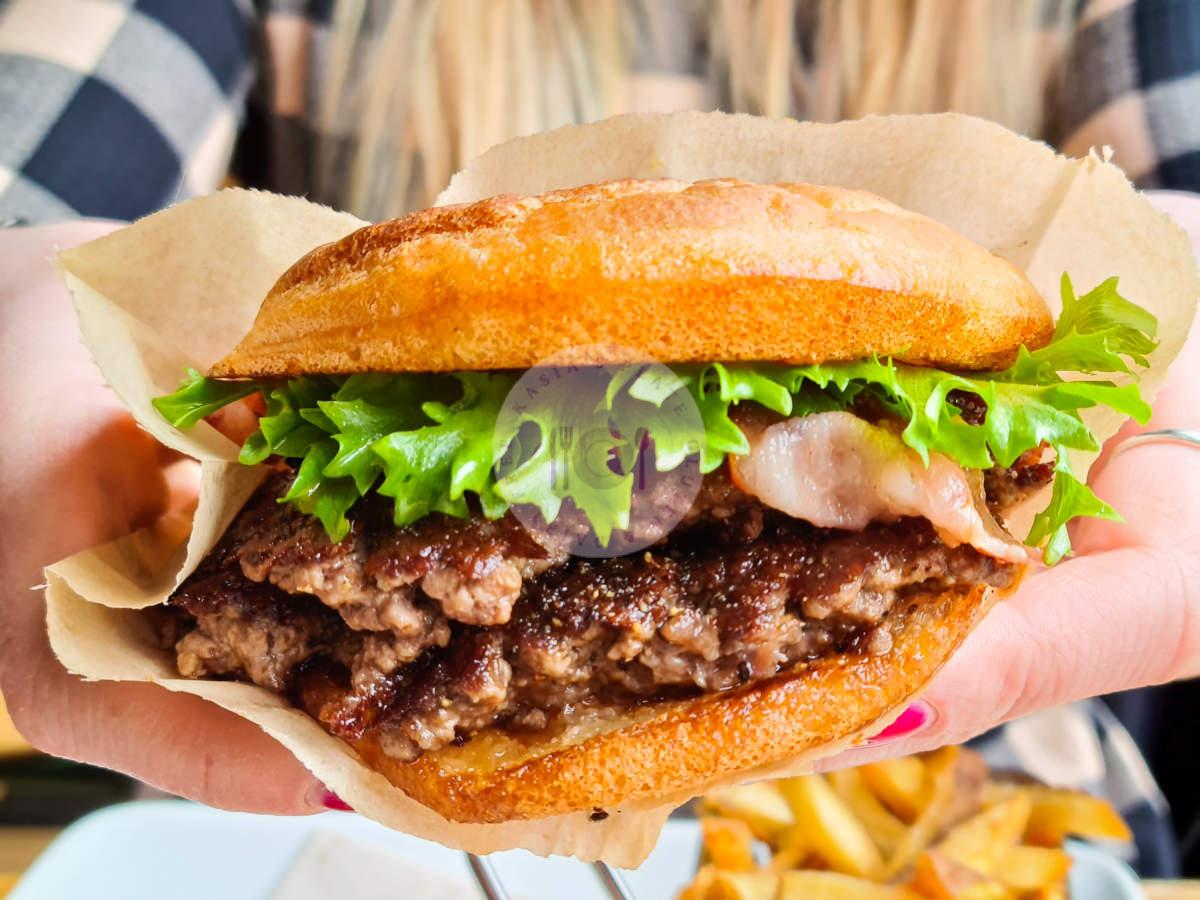 friends-and-brgrs-helsinki
