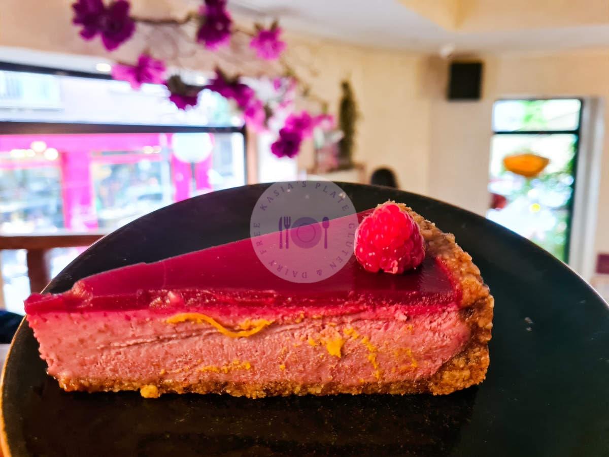 sun-moon-cafe-sofia-cake